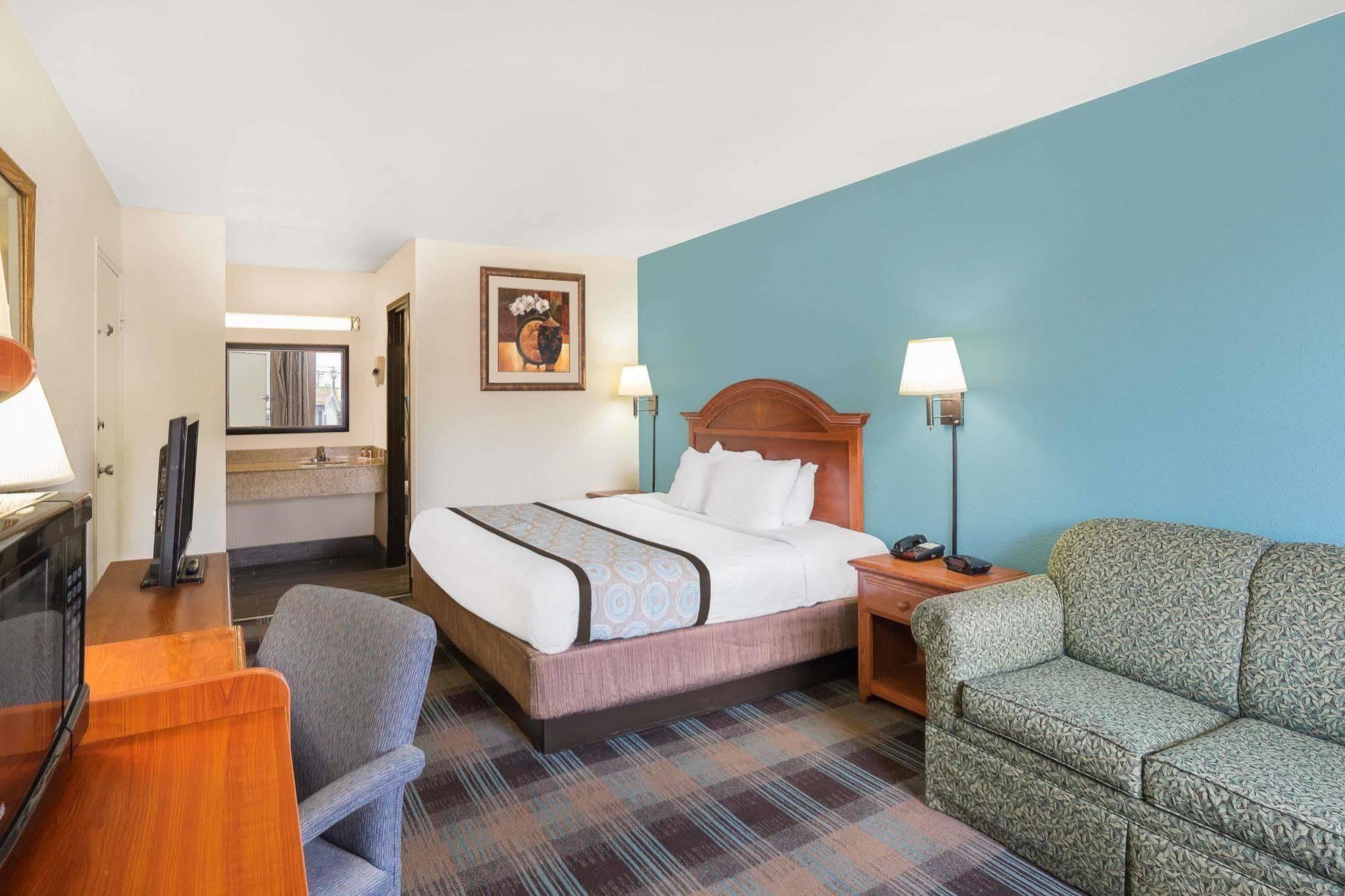 Super 8 By Wyndham Nashville Downtown Экстерьер фото